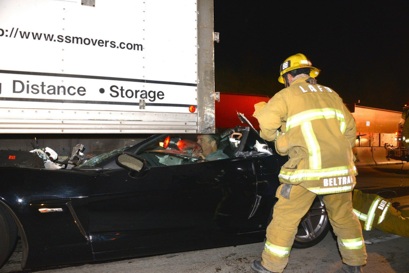 Illustration for article titled This Corvette Crash Should Have Severed This Driver’s Head